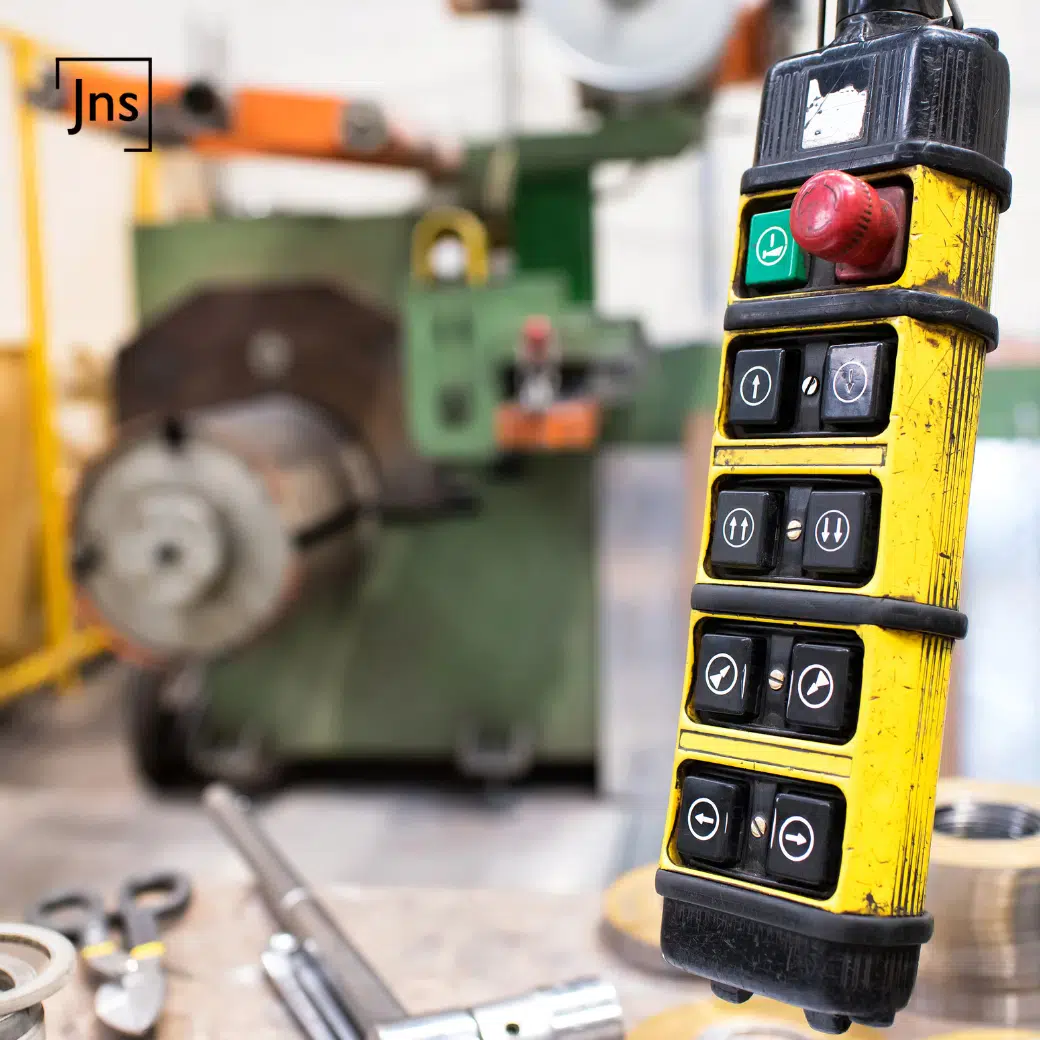 吊裝作業的指揮核心:工業用吊車控制開關的技術演進與選型實務 吊車開關